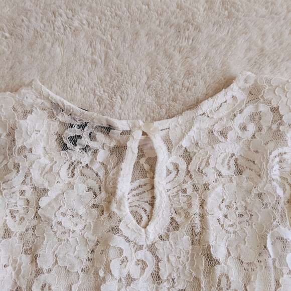 WHITE LACE BLOUSE - Picture 3 of 3